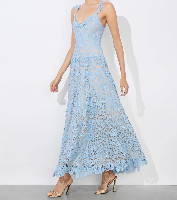 Robe maxi bleu clair en dentelle sans manches