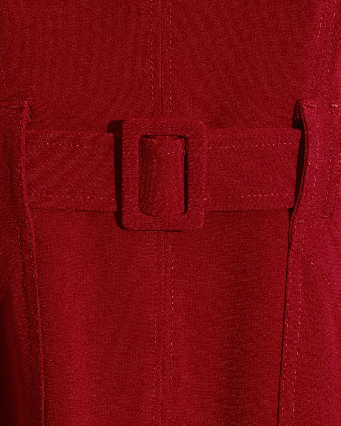 Robe midi rouge sans manches avec ceinture