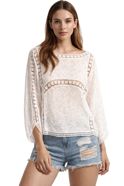 Blouse blanche en dentelle à manches longues avec détails ajourés