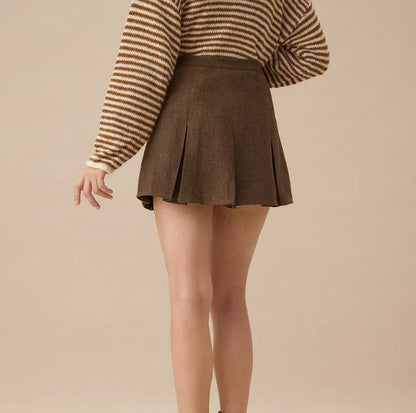 Jupe mini marron plissée avec texture tissée