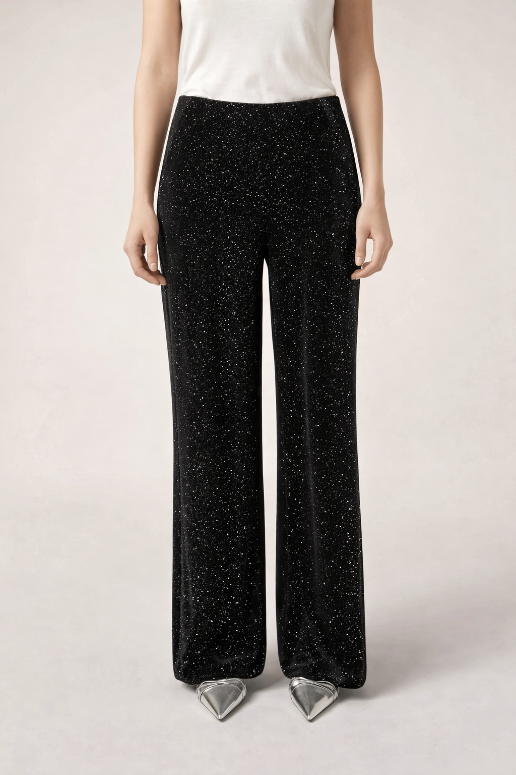 Pantalon noir à jambe droite avec motif moucheté sur toute la surface