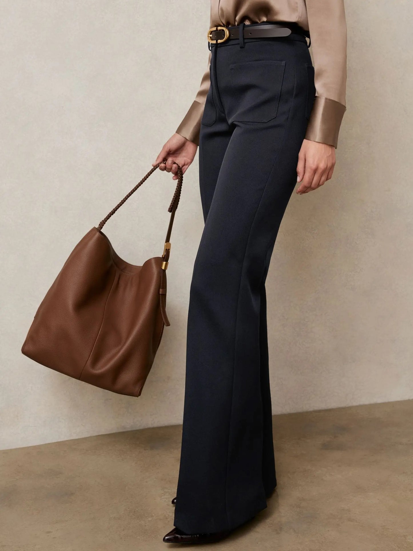 Pantalon noir à jambe large avec poches plaquées