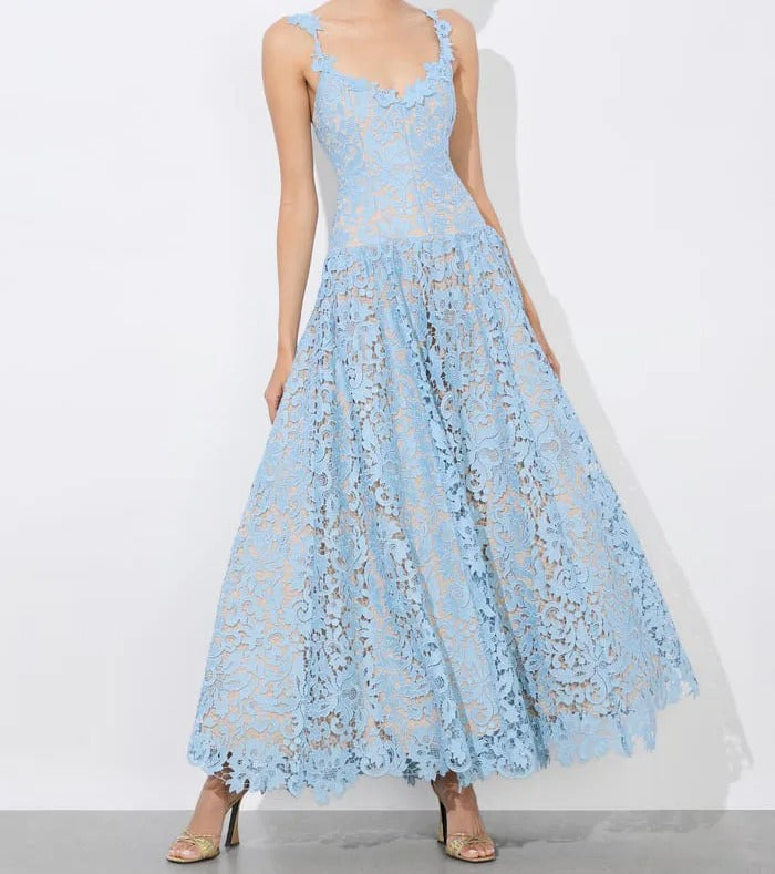 Robe maxi bleu clair en dentelle sans manches