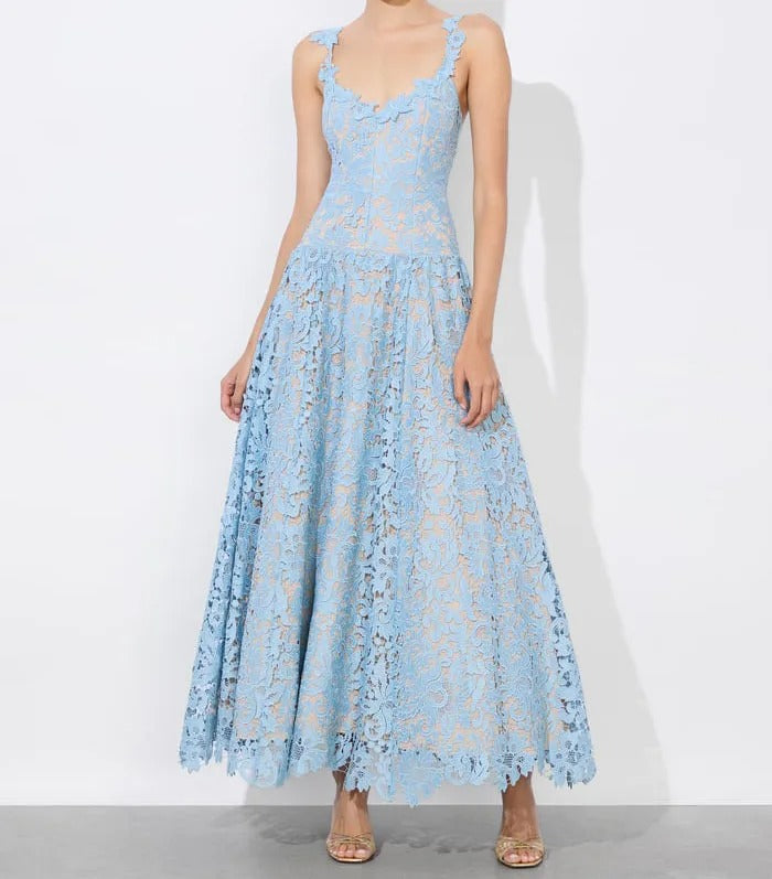 Robe maxi bleu clair en dentelle sans manches