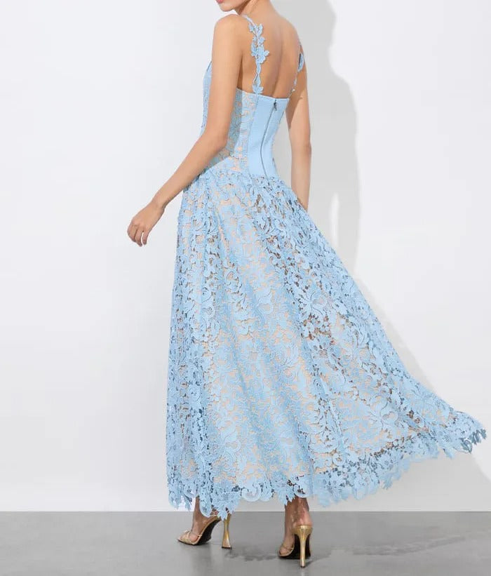 Robe maxi bleu clair en dentelle sans manches