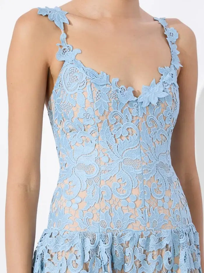 Robe maxi bleu clair en dentelle sans manches