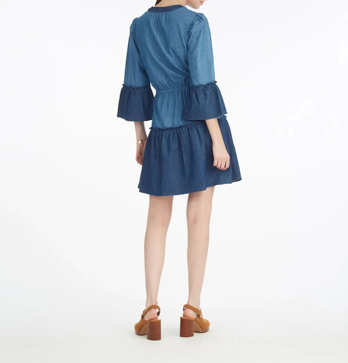 Robe mini bleue à boutons sur le devant avec taille à cordon