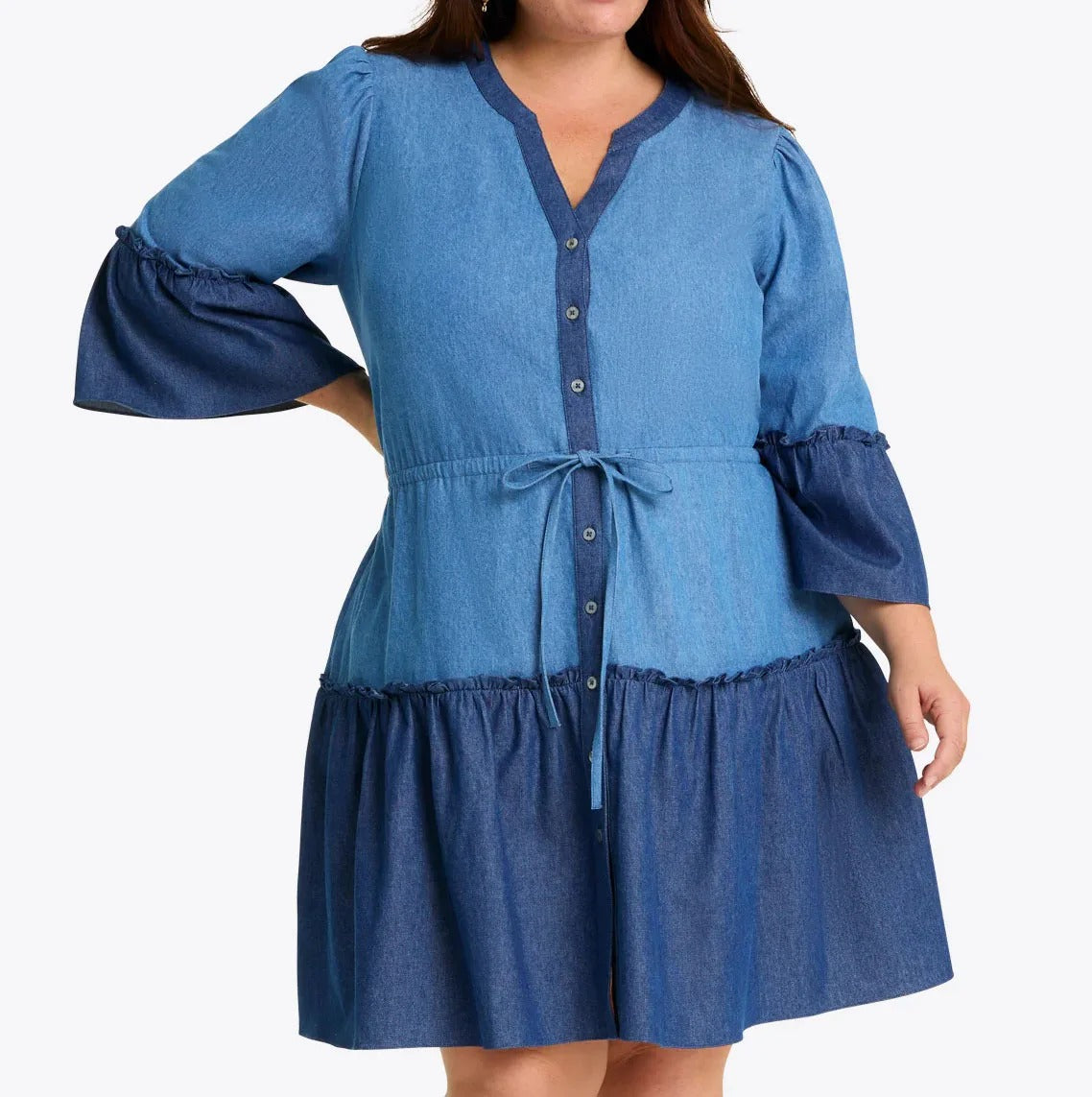 Robe mini bleue à boutons sur le devant avec taille à cordon